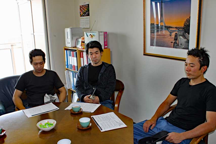 安全対策ミーティング中